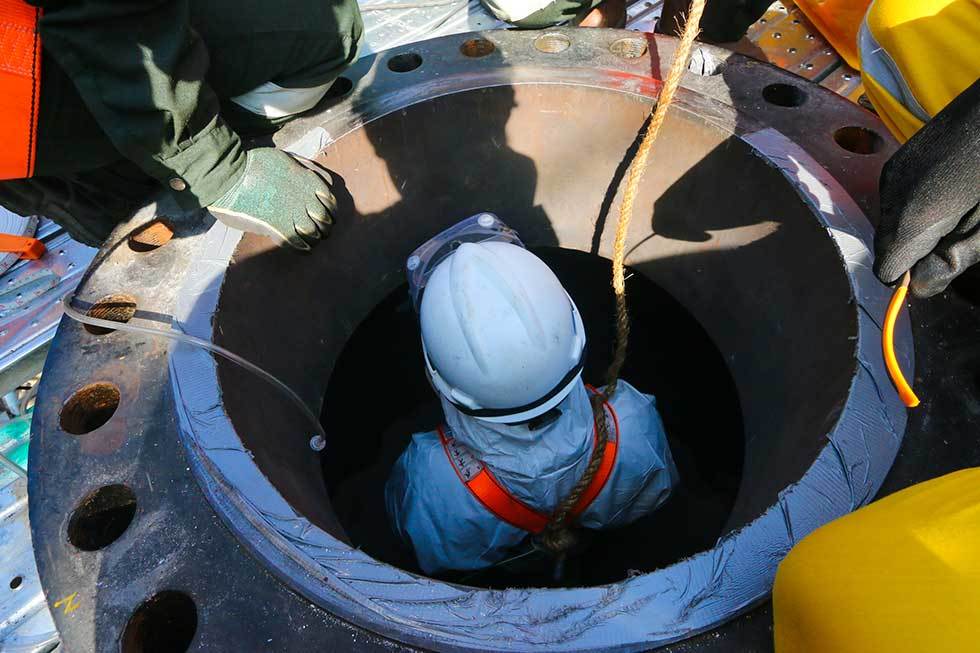 Confined Spaces Confined Spaces