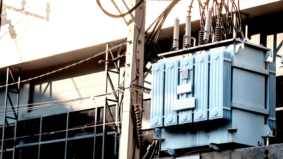 402-01 - Introduction to Alternating Current (AC) 402-01 - Introduction to Alternating Current (AC)