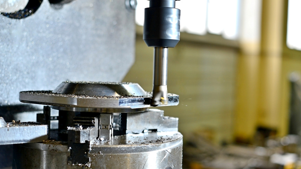 805-01 - Vertical Milling Machine